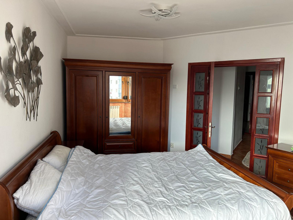 Vând artament 2 camere foarte aproape de plajă –Bulevardul Mamaia, zona 3 Papuci