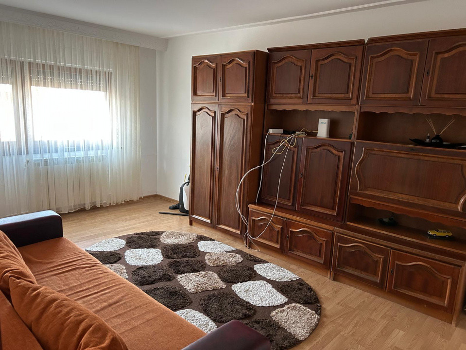 Vând artament 2 camere foarte aproape de plajă –Bulevardul Mamaia, zona 3 Papuci