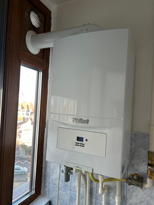 Vând artament 2 camere foarte aproape de plajă –Bulevardul Mamaia, zona 3 Papuci