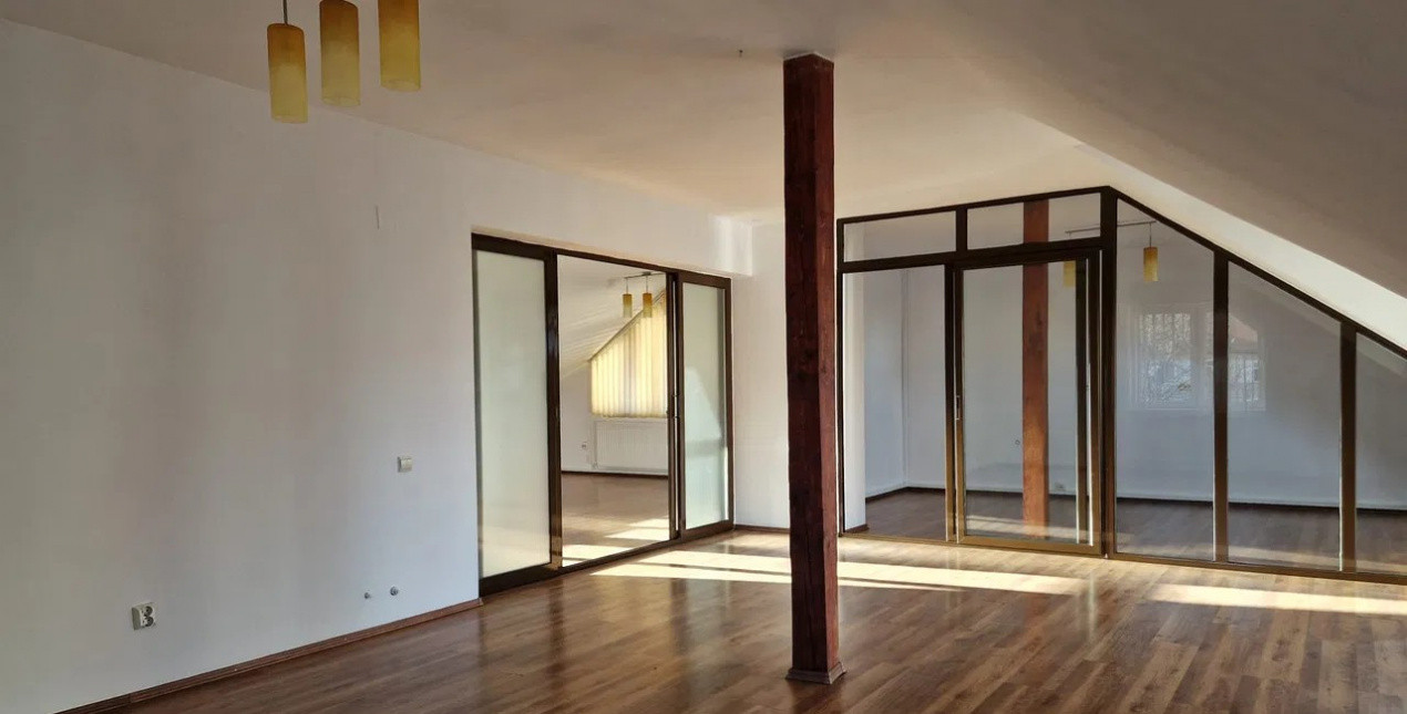 Spatiu comercial 120 mp cu 3 incaperi si locuri de parcare, zona Nicopole