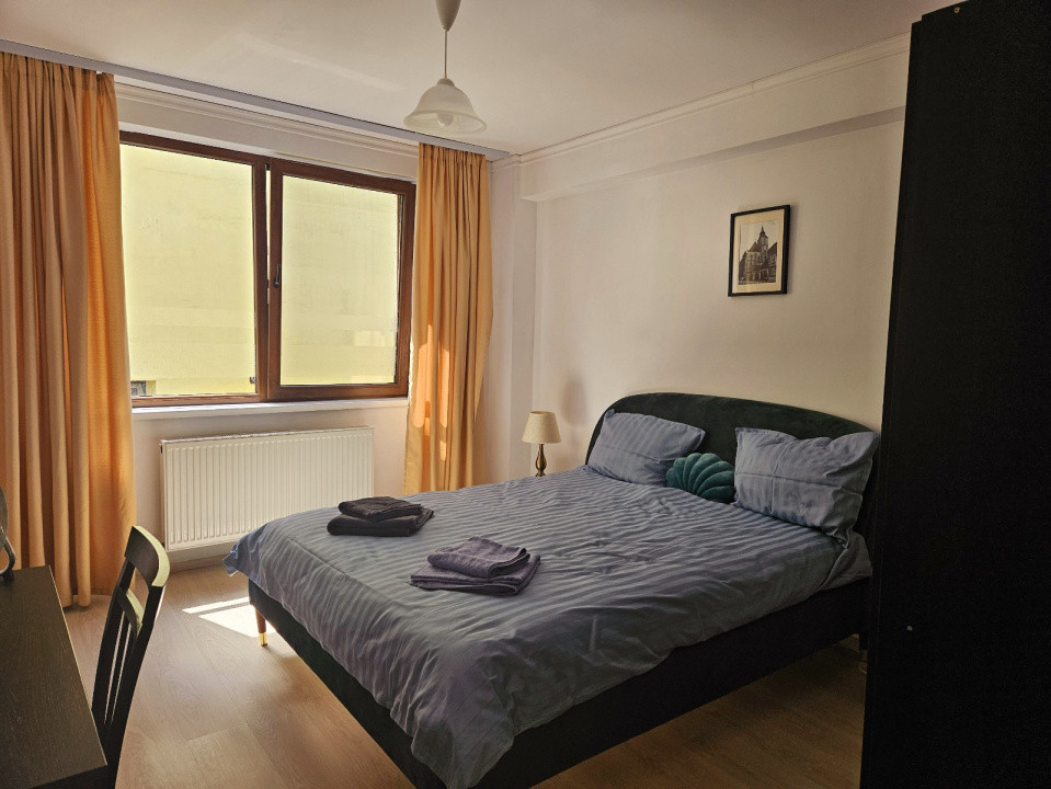 Apartament 3 camere 85 mp, etaj intermediar, situat central - Strada de Mijloc