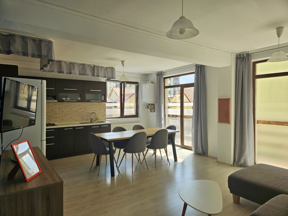 Apartament 3 camere 85 mp, etaj intermediar, situat central - Strada de Mijloc