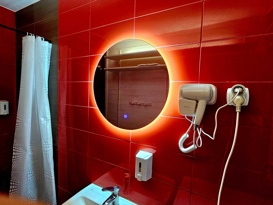 Apartament cu 2 camere, situat la casa + curte, ultracentral in Piata Sfatului