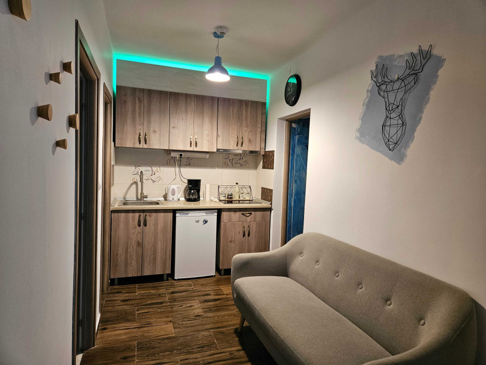 Apartament cu 2 camere, situat la casa + curte, ultracentral in Piata Sfatului