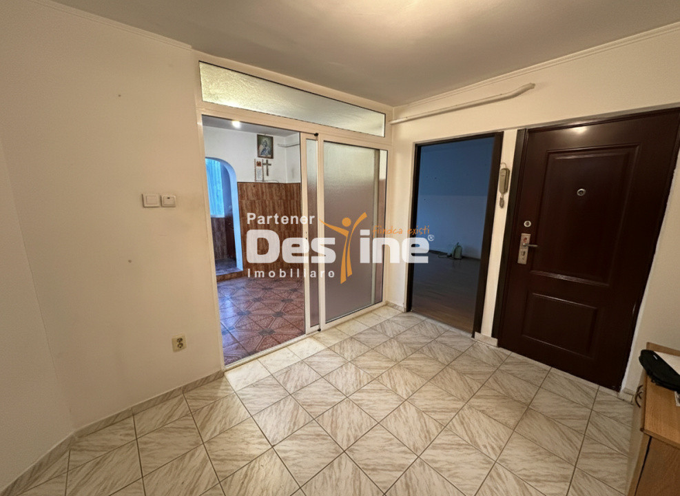 Apartament 3 camere, 72 mp, centrală termică, central etaj 3/4 – zona Canta