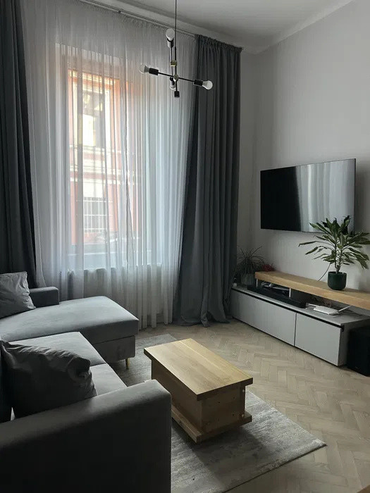 Apartament cu 2 camere si curte la casa in centrul Brasovului, 50 mp, PREMIUM
