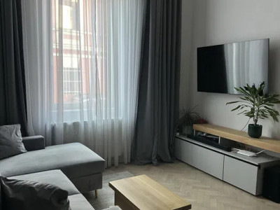 Apartament cu 2 camere si curte la casa in centrul Brasovului, 50 mp, PREMIUM