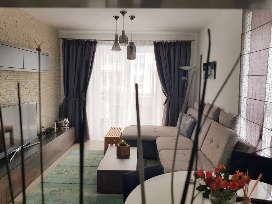 Apartament cu 2 camere, suprafata 52 mp, loc de parcare si boxa la Avangarden 2.