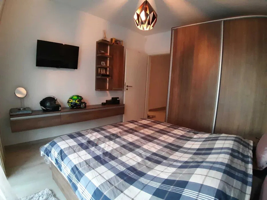 Apartament cu 2 camere, suprafata 52 mp, loc de parcare si boxa la Avangarden 2.