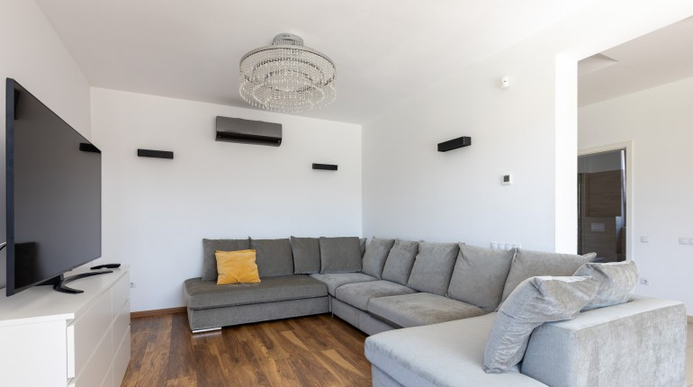 Casa individuala cu 4 camere, 120 mp util plus curte de 700 mp, zona Bartolomeu 