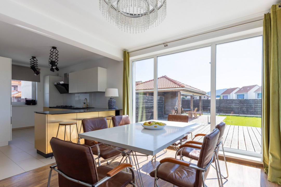 Casa individuala cu 4 camere, 120 mp util plus curte de 700 mp, zona Bartolomeu 