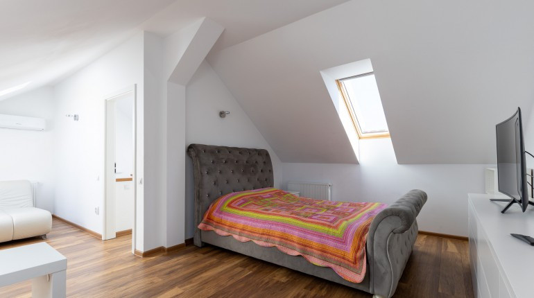 Casa individuala cu 4 camere, 120 mp util plus curte de 700 mp, zona Bartolomeu 