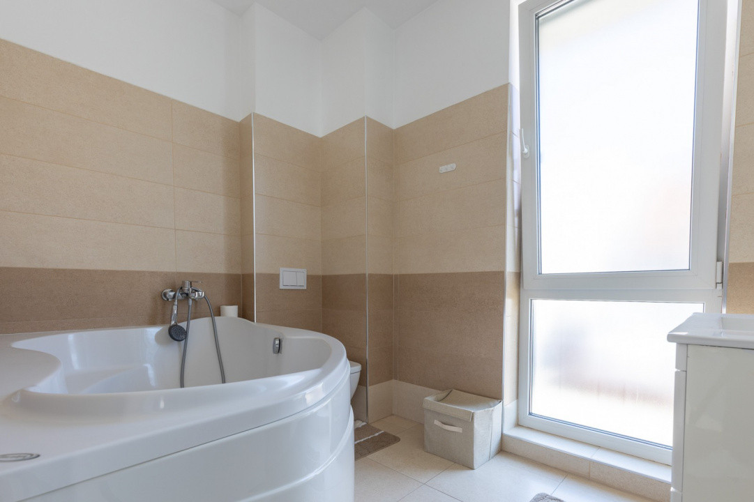 Casa individuala cu 4 camere, 120 mp util plus curte de 700 mp, zona Bartolomeu 