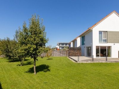 Casa individuala cu 4 camere, 120 mp util plus curte de 700 mp, zona Bartolomeu 