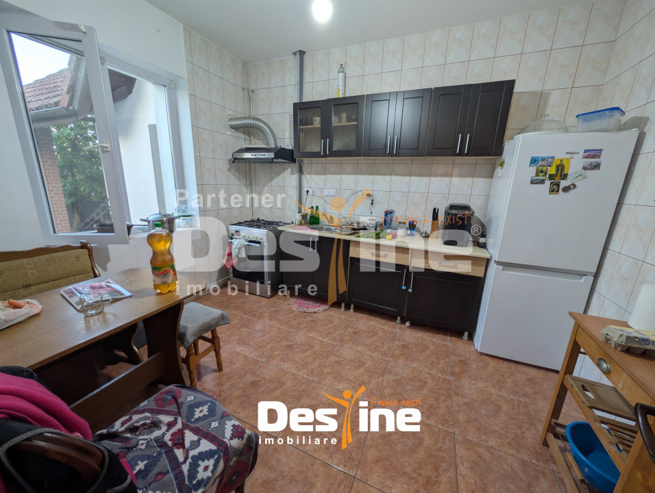 Vilă D+P+1+M 6 camere 180 mp cu 1000 mp teren și utilități, in spate Lidl Bucium