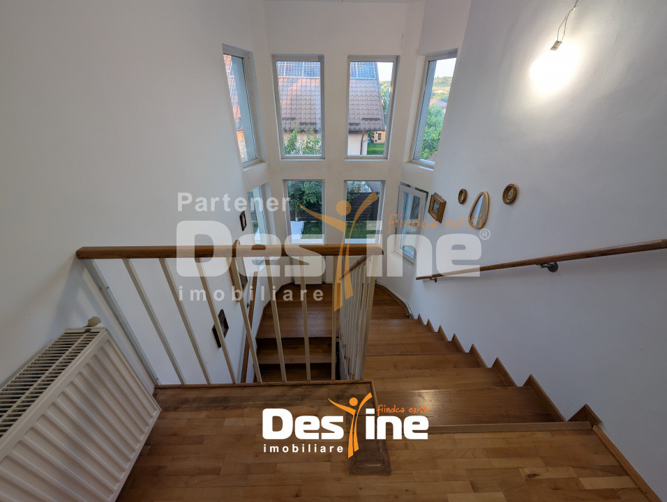 Vilă D+P+1+M 6 camere 180 mp cu 1000 mp teren și utilități, in spate Lidl Bucium