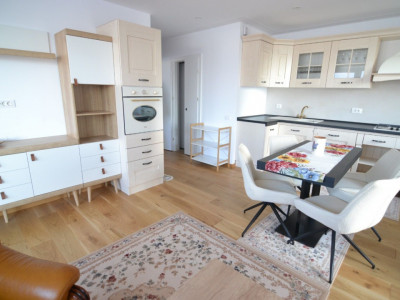 Studio 57 mp, etaj intermediar, cu balcon, situat in Urban Plaza Carpatilor