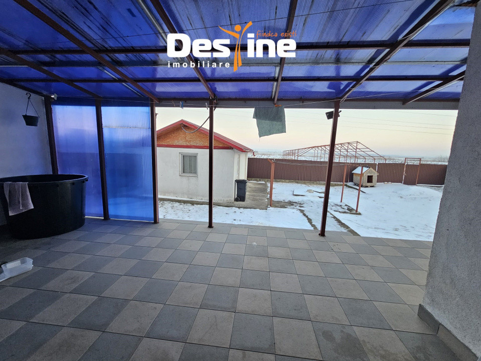 Casa cu etaj si mansarda, 7.200 mp teren, in comuna Probota 
