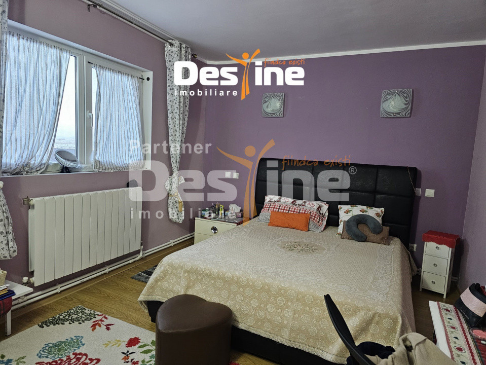 Casa cu etaj si mansarda, 7.200 mp teren, in comuna Probota 