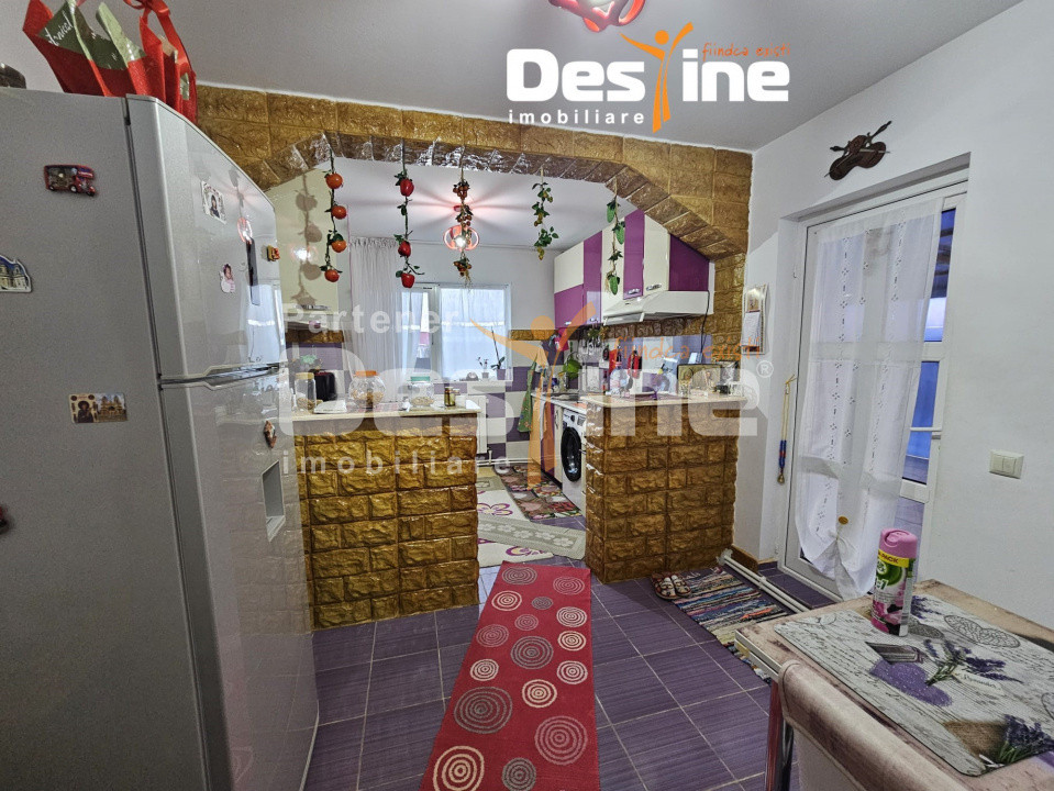 Casa cu etaj si mansarda, 7.200 mp teren, in comuna Probota 