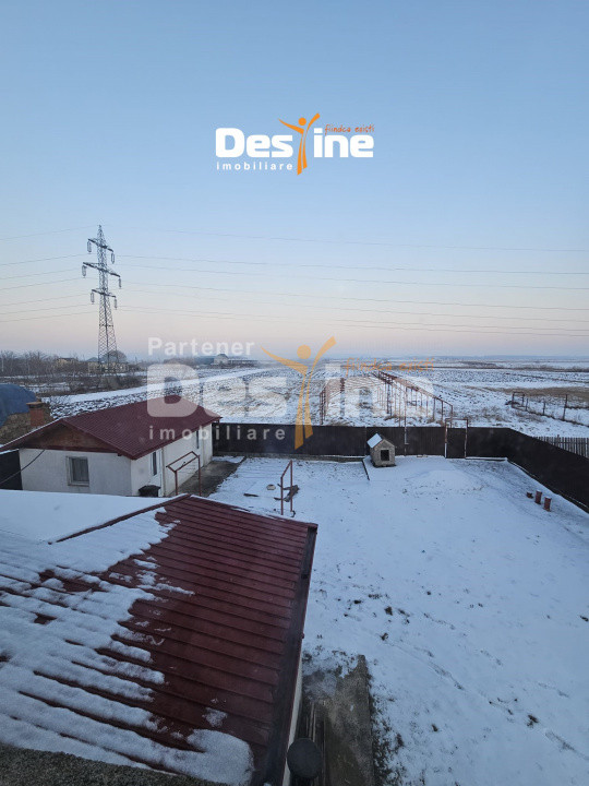 Casa cu etaj si mansarda, 7.200 mp teren, in comuna Probota 