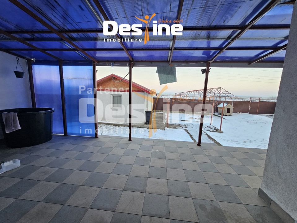 Casa cu etaj si mansarda, 7.200 mp teren, in comuna Probota 