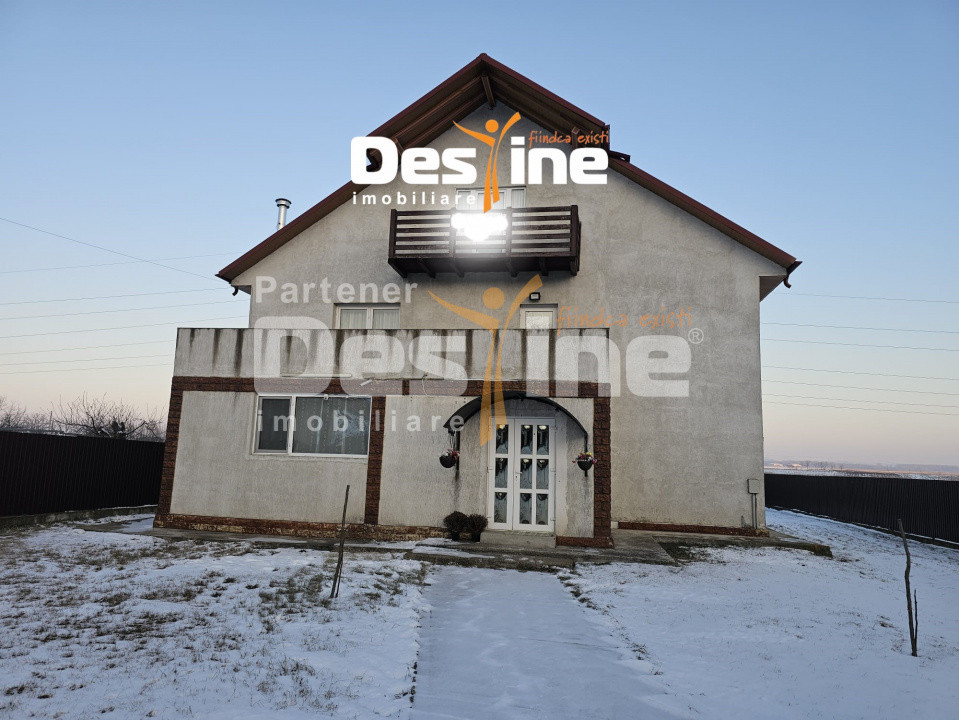 Casa cu etaj si mansarda, 7.200 mp teren, in comuna Probota 