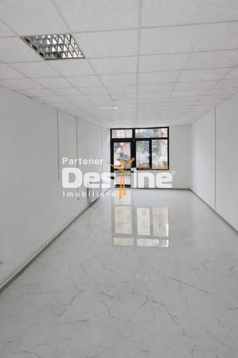 Tătărași - spațiu comercial, 40mp, centrală proprie,  lângă transportul public