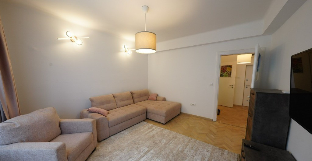 Apartament Cu 2 Camere, Centrul Orașului – La Doar Câteva Click-uri!