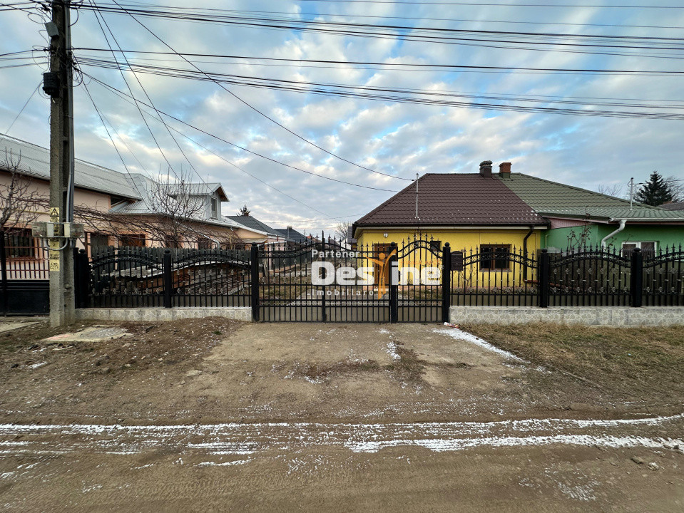 Pașcani - Casă la gri cu teren 450mp, încălzire în pardoseală, utilități incluse