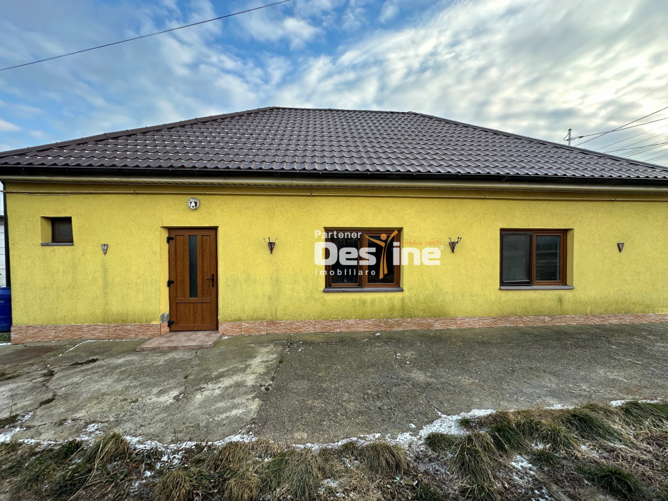 Pașcani - Casă la gri cu teren 450mp, încălzire în pardoseală, utilități incluse