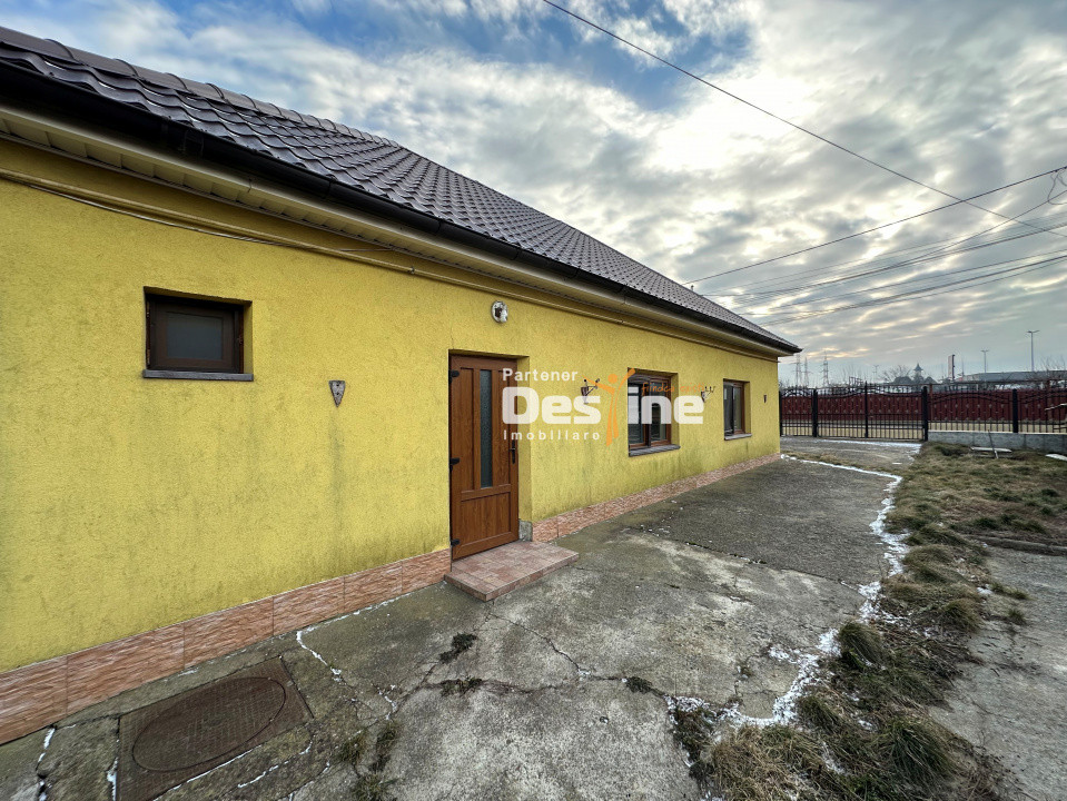 Pașcani - Casă la gri cu teren 450mp, încălzire în pardoseală, utilități incluse