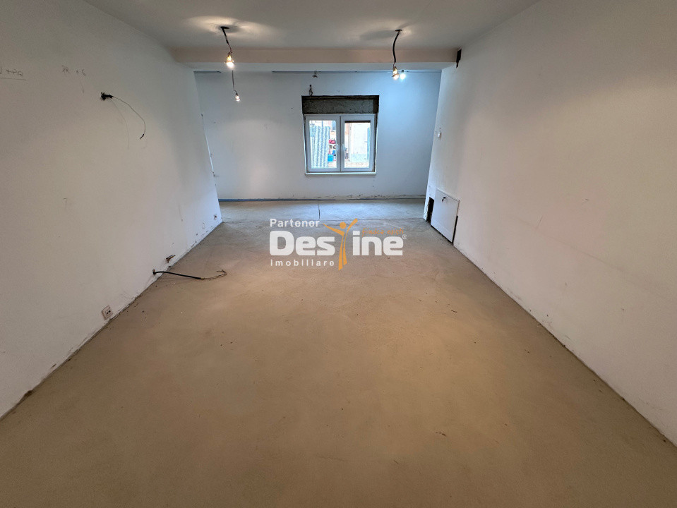 Pașcani - Casă la gri cu teren 450mp, încălzire în pardoseală, utilități incluse