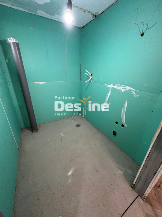 Pașcani - Casă la gri cu teren 450mp, încălzire în pardoseală, utilități incluse