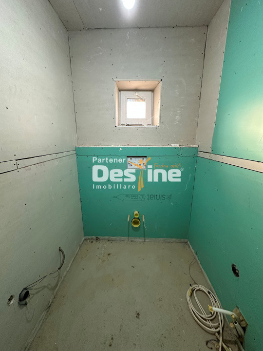 Pașcani - Casă la gri cu teren 450mp, încălzire în pardoseală, utilități incluse