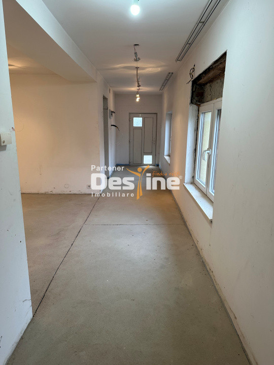 Pașcani - Casă la gri cu teren 450mp, încălzire în pardoseală, utilități incluse