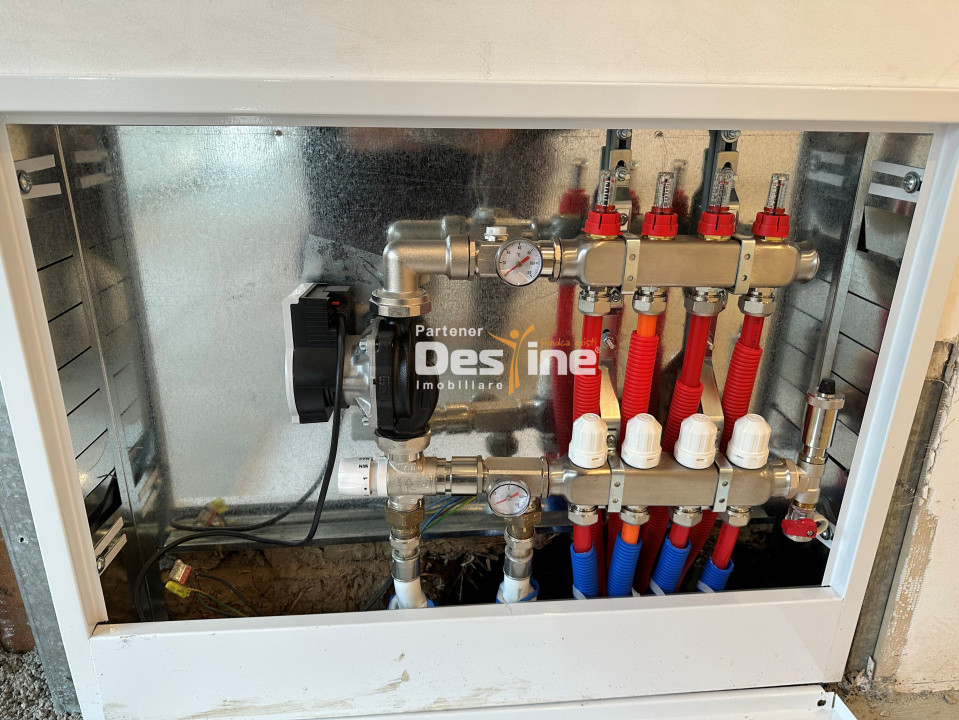 Pașcani - Casă la gri cu teren 450mp, încălzire în pardoseală, utilități incluse