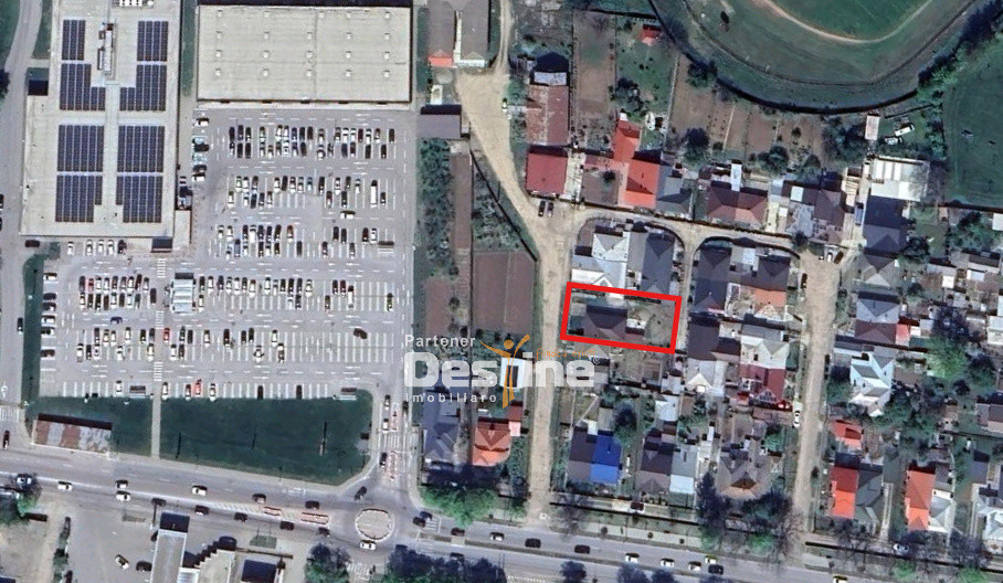 Pașcani - Casă la gri cu teren 450mp, încălzire în pardoseală, utilități incluse