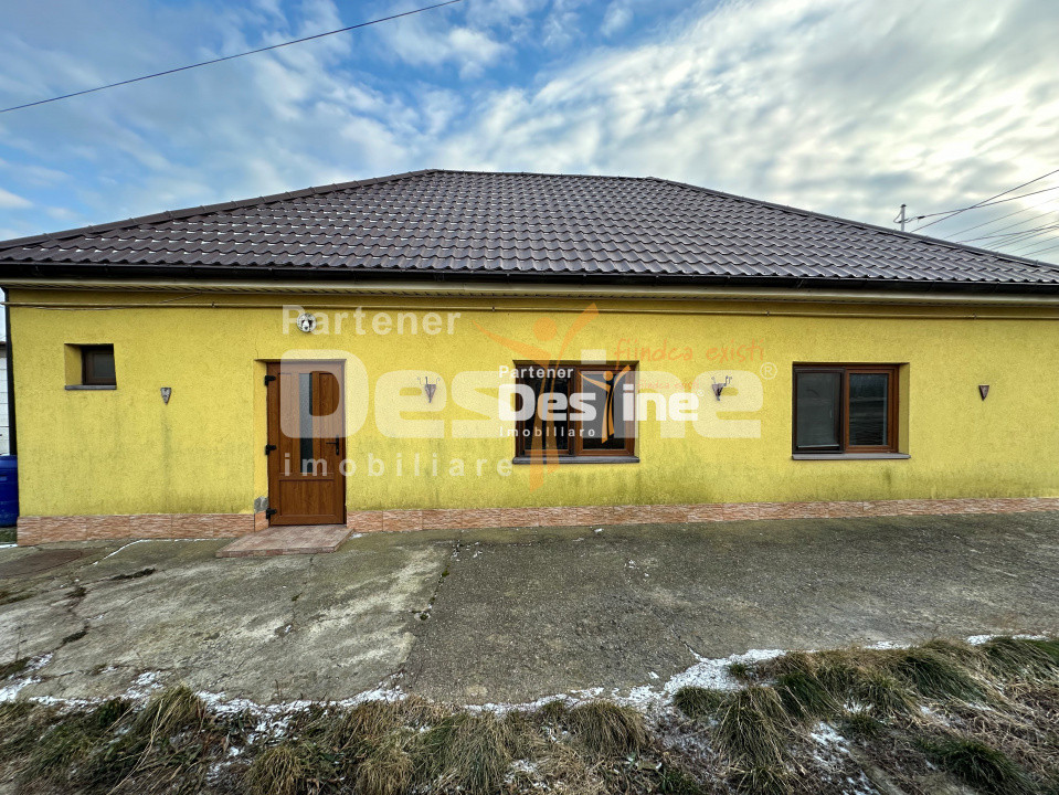 Pașcani - Casă la gri cu teren 450mp, încălzire în pardoseală, utilități incluse