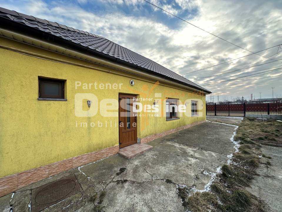 Pașcani - Casă la gri cu teren 450mp, încălzire în pardoseală, utilități incluse