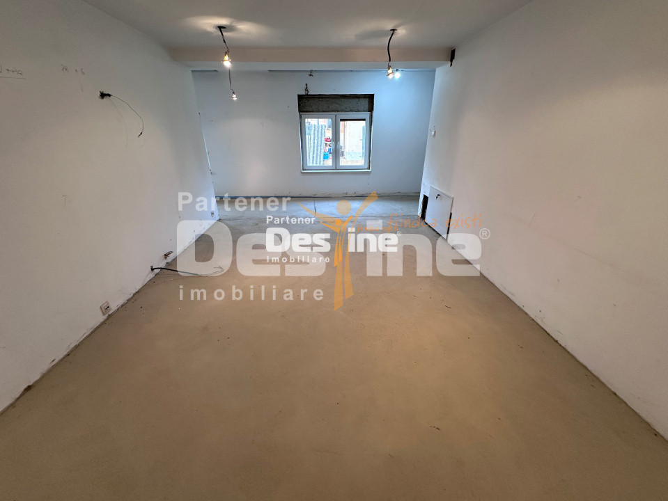 Pașcani - Casă la gri cu teren 450mp, încălzire în pardoseală, utilități incluse