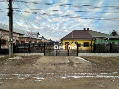 Pașcani - Casă la gri cu teren 450mp, încălzire în pardoseală, utilități incluse