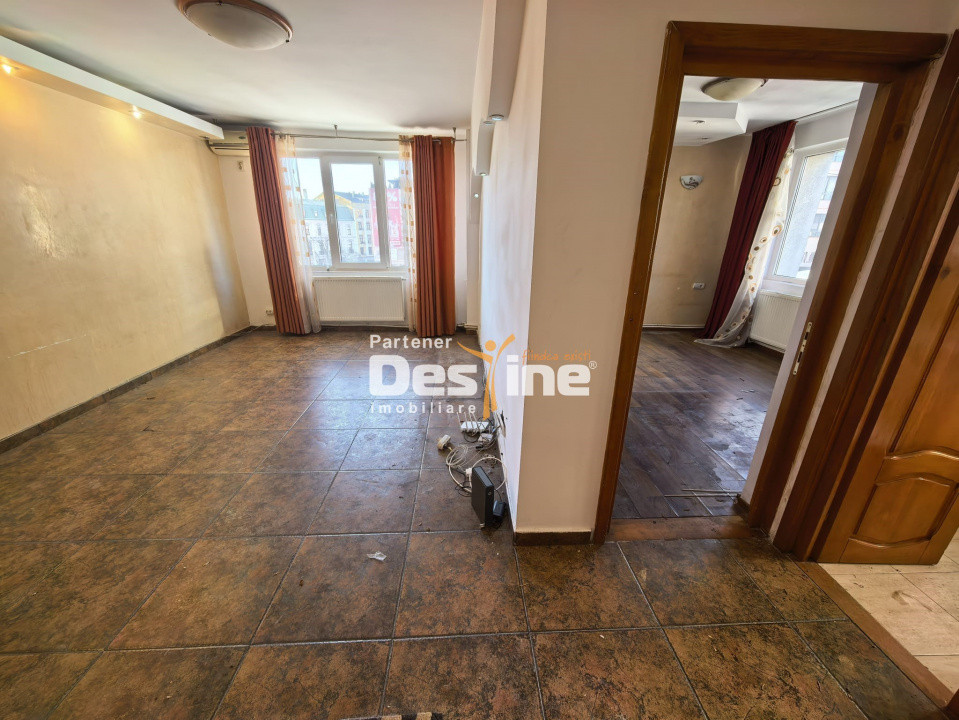 Piața Unirii -  Apartament cu 2 camere 48 mp decomandat, balcon, geam la baie