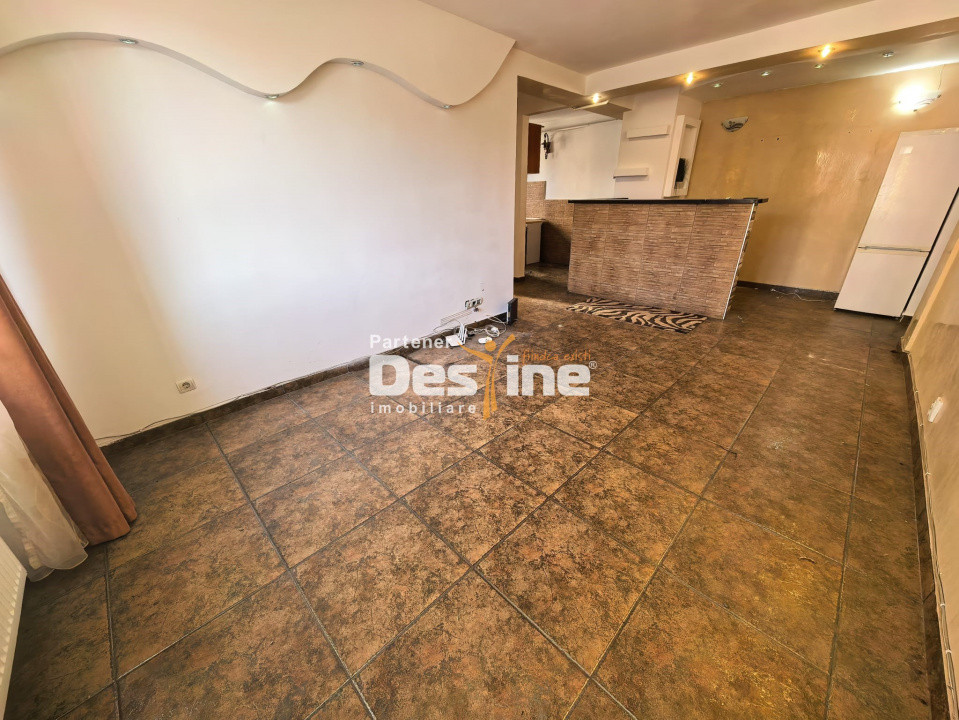 Piața Unirii -  Apartament cu 2 camere 48 mp decomandat, balcon, geam la baie