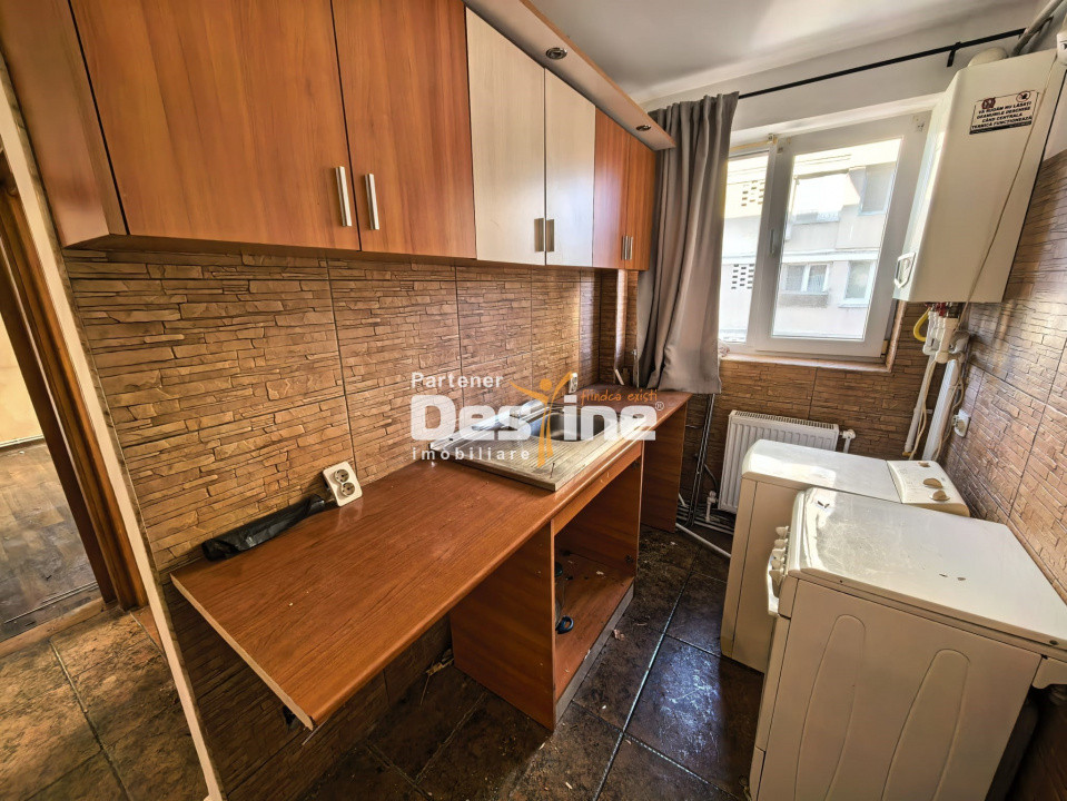 Piața Unirii -  Apartament cu 2 camere 48 mp decomandat, balcon, geam la baie