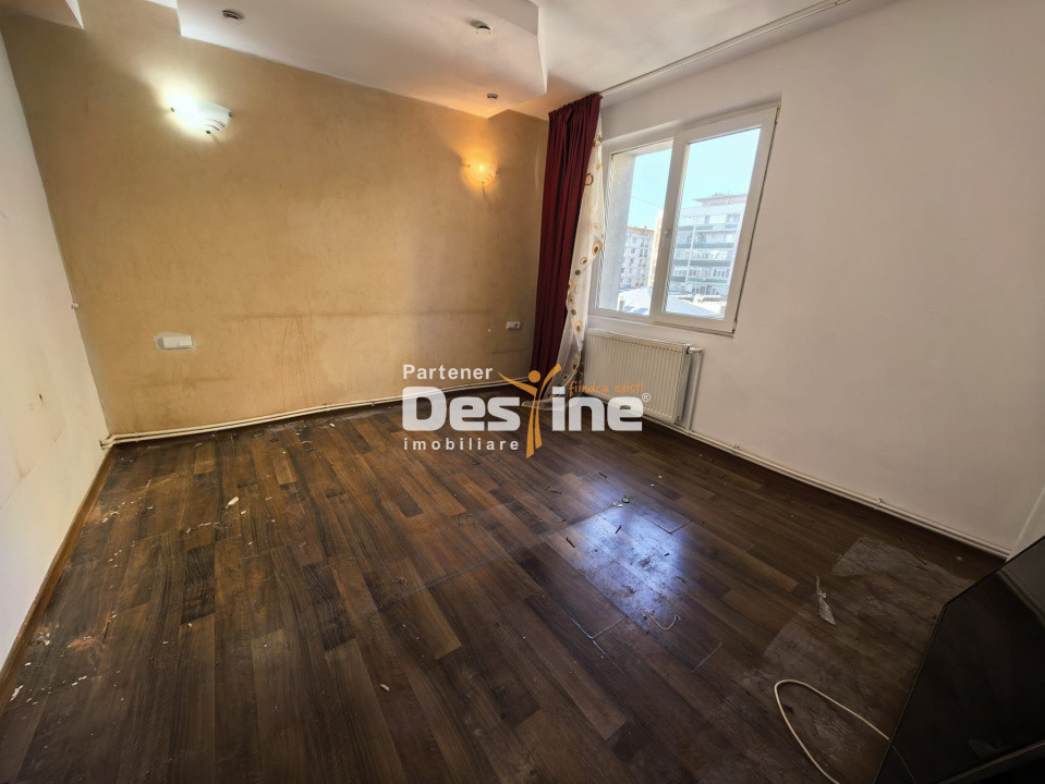 Piața Unirii -  Apartament cu 2 camere 48 mp decomandat, balcon, geam la baie
