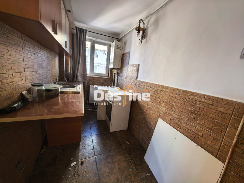 Piața Unirii -  Apartament cu 2 camere 48 mp decomandat, balcon, geam la baie