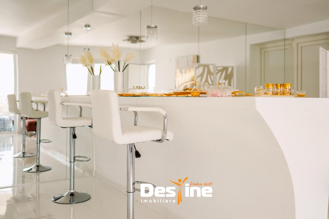 Casă sustenabilă 196 mp cu design futurist, în natură, mobilată utilată BÂRNOVA