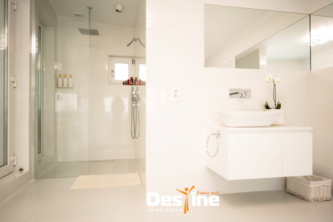 Casă sustenabilă 196 mp cu design futurist, în natură, mobilată utilată BÂRNOVA