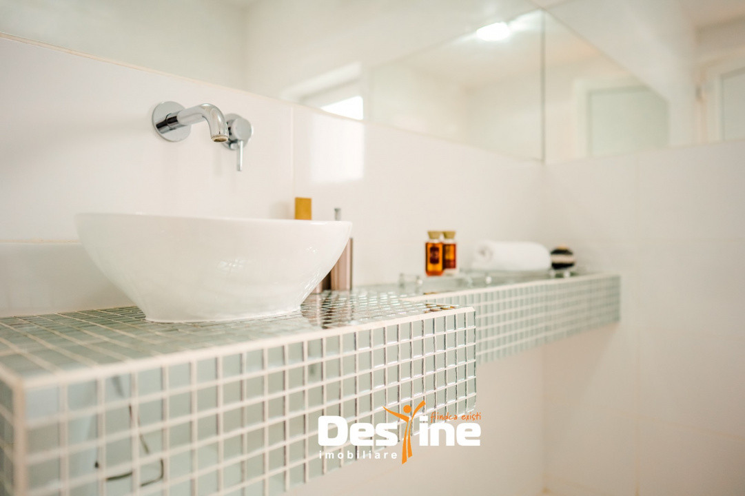 Casă sustenabilă 196 mp cu design futurist, în natură, mobilată utilată BÂRNOVA